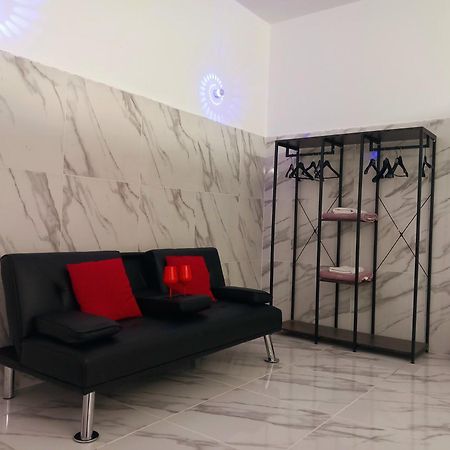 Jacuzzi Suite King Marsala Exterior photo