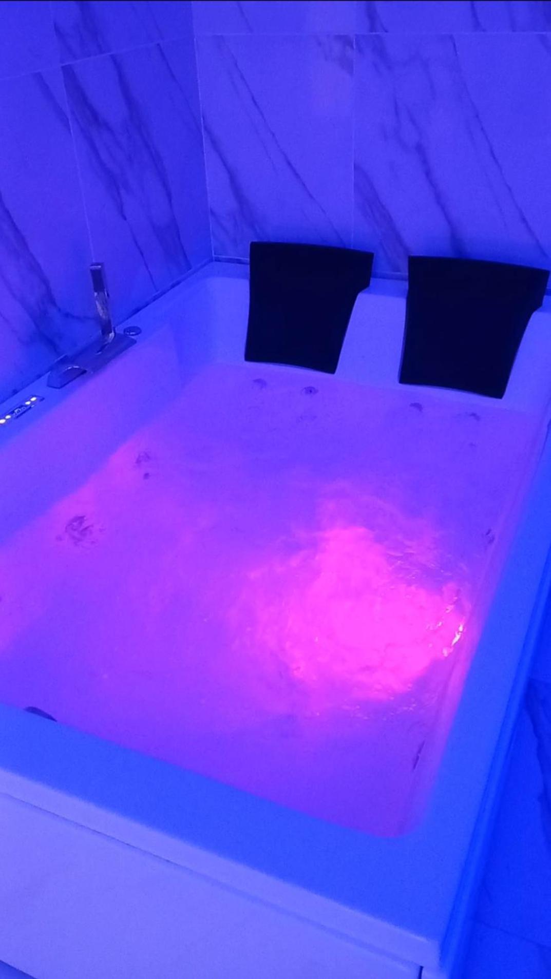 Jacuzzi Suite King Marsala Exterior photo